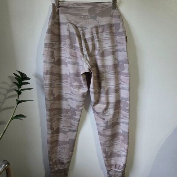 EUC LIKE NEW ALPHALETE ATHLETICS AMPLIFY CAMO PRINT LEGGINGS WOMENS SZ M - Picture 2 of 16